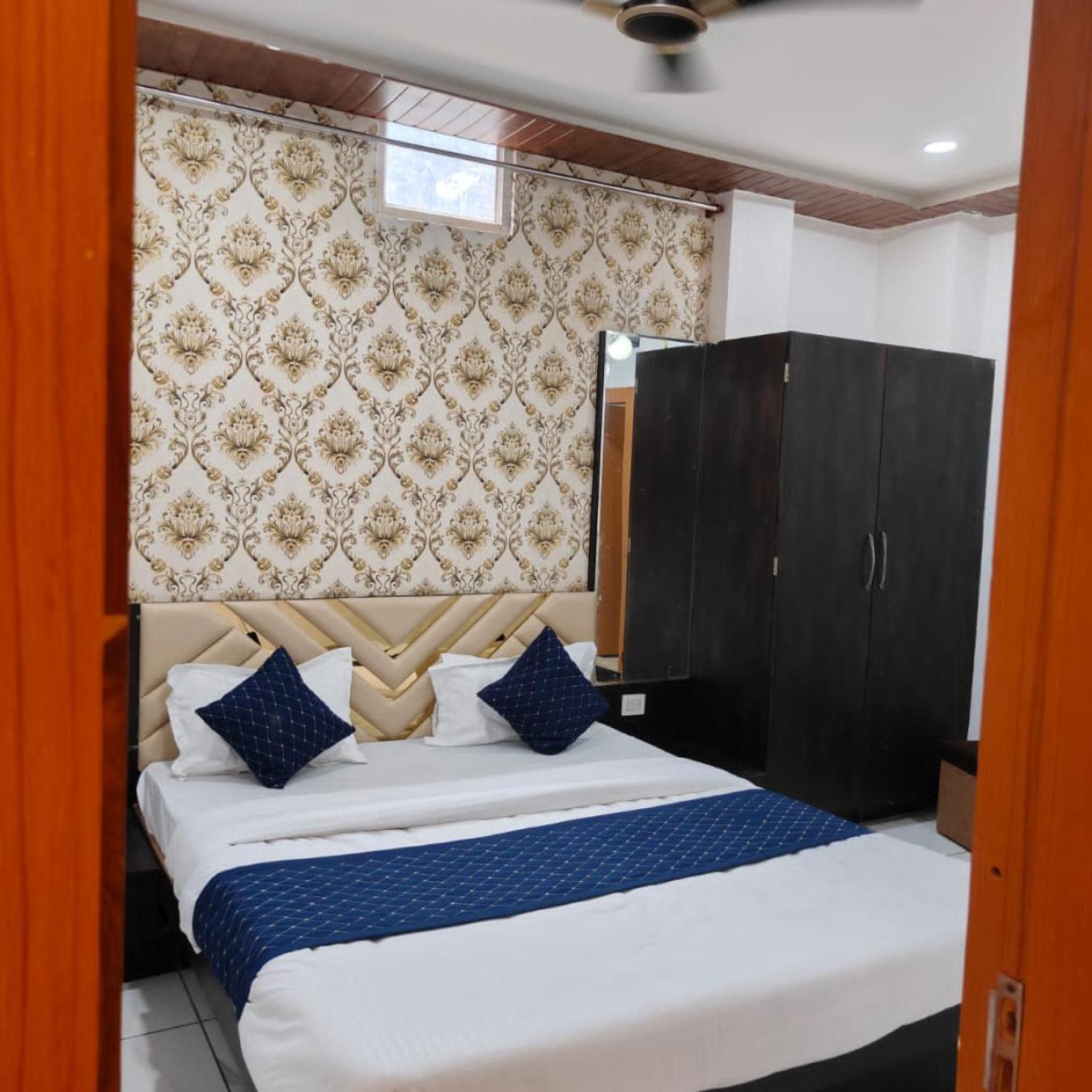 Rk Hotel & Restaurant Dewās Zewnętrze zdjęcie
