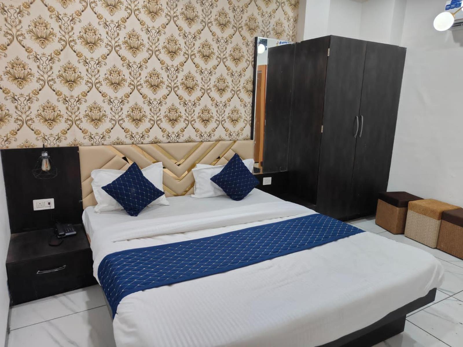 Rk Hotel & Restaurant Dewās Zewnętrze zdjęcie