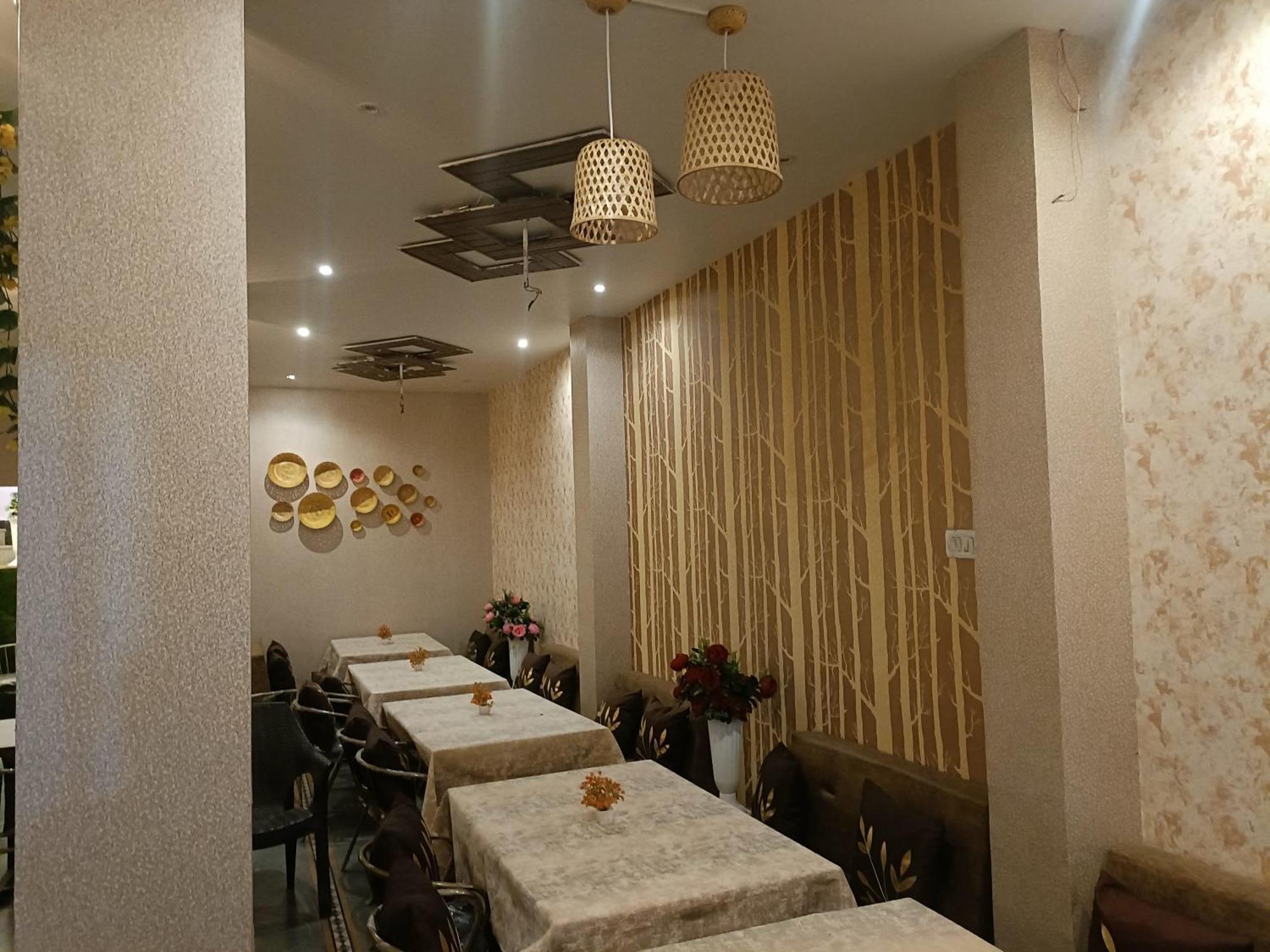 Rk Hotel & Restaurant Dewās Zewnętrze zdjęcie